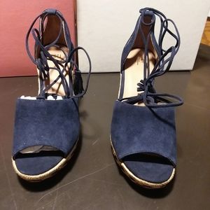 Nwt ! NIB ! Cabi strappy wedge sandals size 8